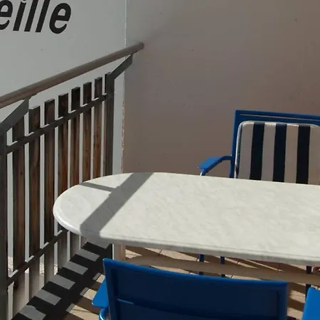 Mireille, 61 * ロイカーバード